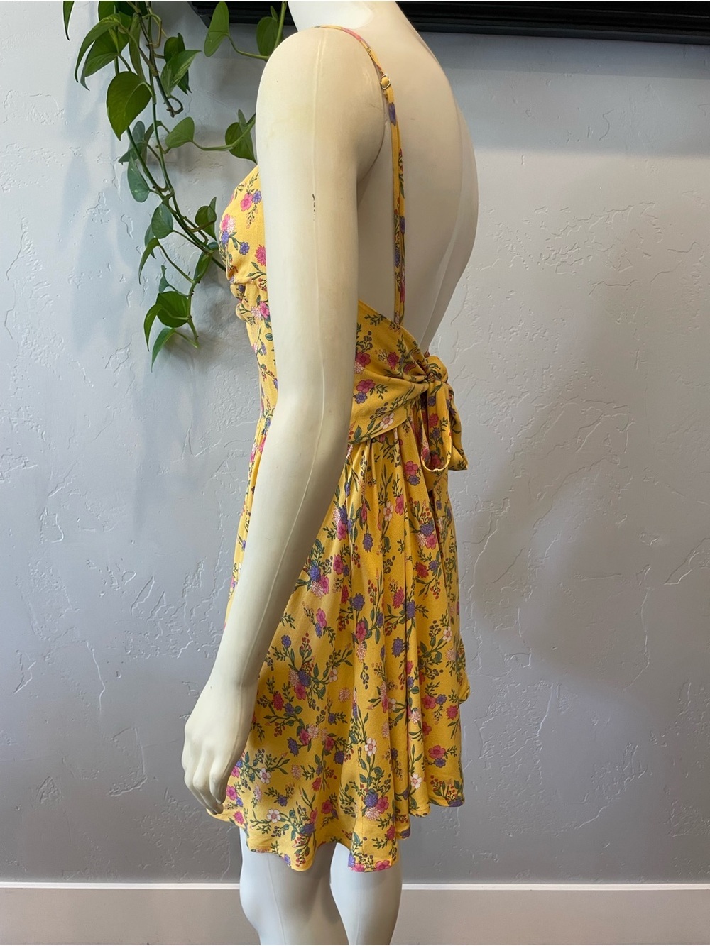 New Lush Yellow Floral Backless Tie-Back romper/dress M